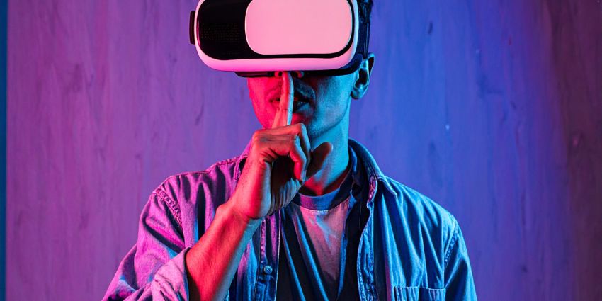 Apple Taps Q.ai Tech – Will Face-Controlled AI Change How We Use Devices?