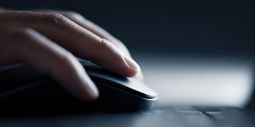 Logitech's First Foldable Mouse Is Built for the Bag, Not the Desk
