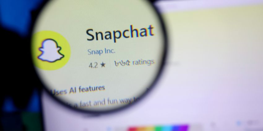 Snap Q1 2026 Earnings: 9 Billion Daily AR Lens Uses and a Specs Smart Glasses Signal for Enterprise